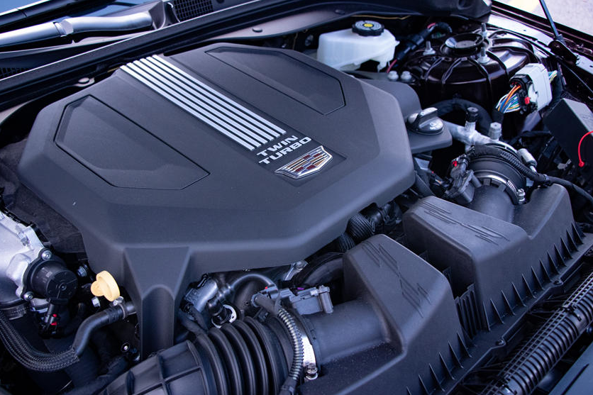 New 2022 Cadillac XT4 Sport Engine