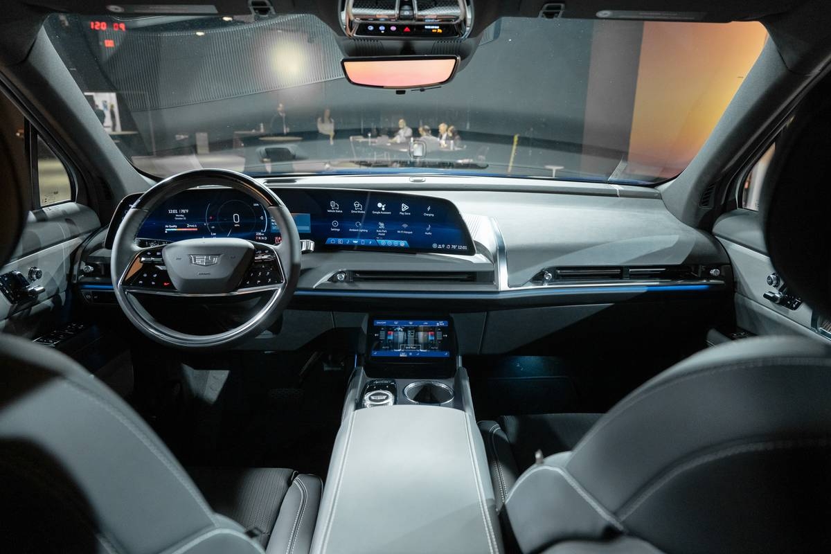 2026 Cadillac Vistiq Up Close The Normal Electric Luxury SUV Cars 2026 Cadillac Vistiq Up Close The Normal Electric Luxury SUV Cars